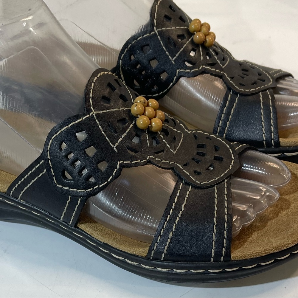 Clark’s Women’s Leather Uppers Sandals Size 7.5N
